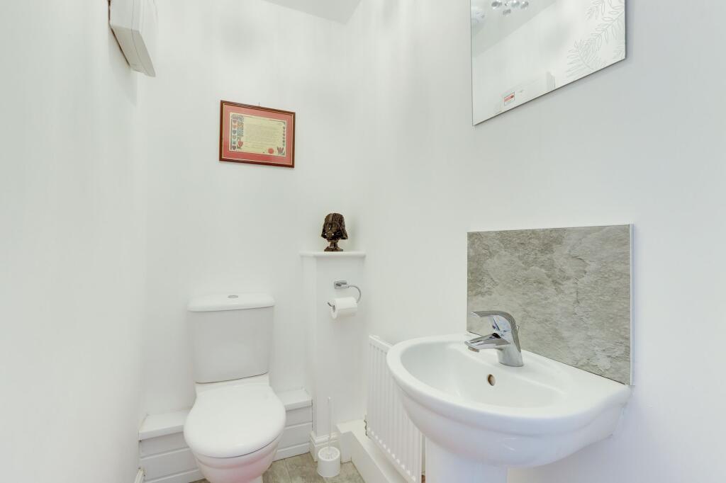 House in Mansfield, Nottinghamshire - More