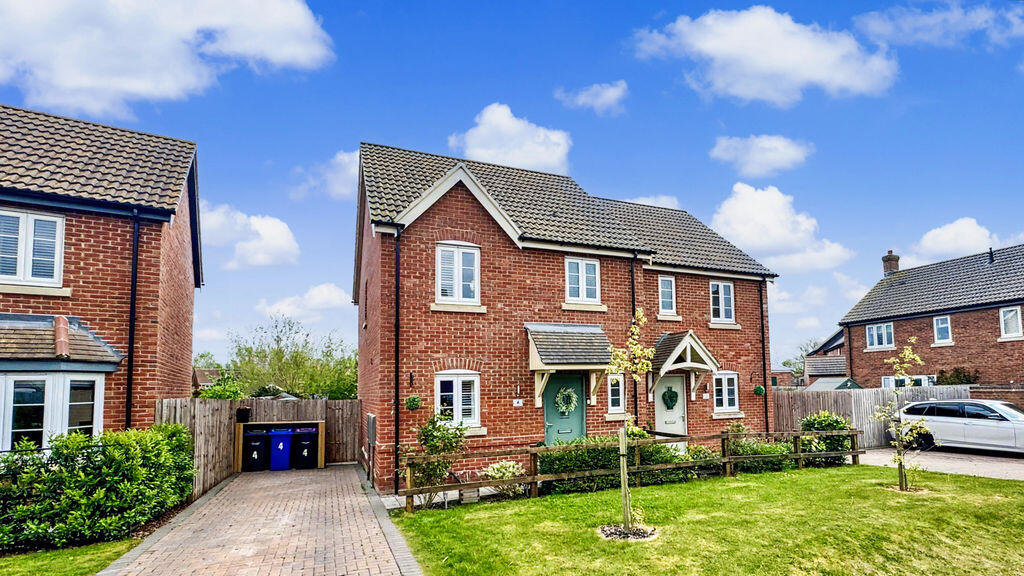 3-bed semi-detached on Creasy Drive, Dunholme, Lincoln, £259,950