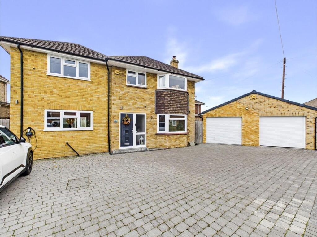5-bed detached on Farrant Avenue, Churchdown, Gloucester, £600,000