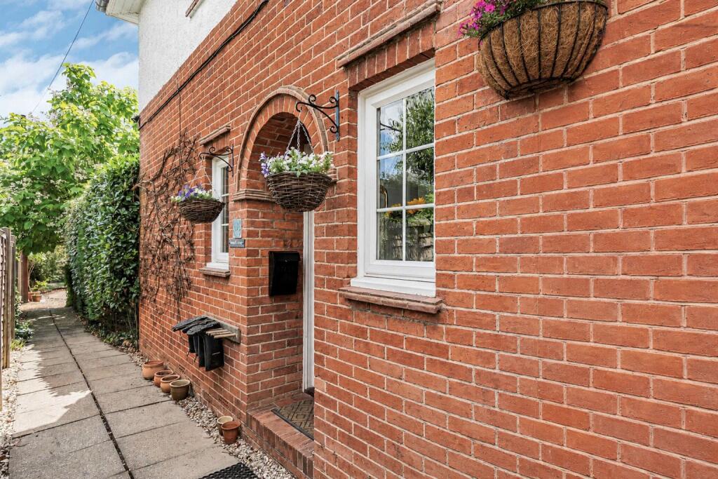 House in Waverley, Mount Pleasant, Farnham - View 4
