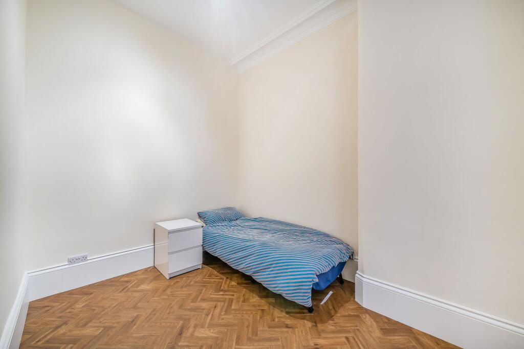 Apartment in London - More