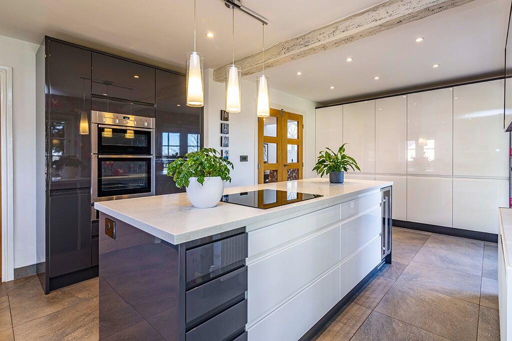4, Hall Mews photo 2