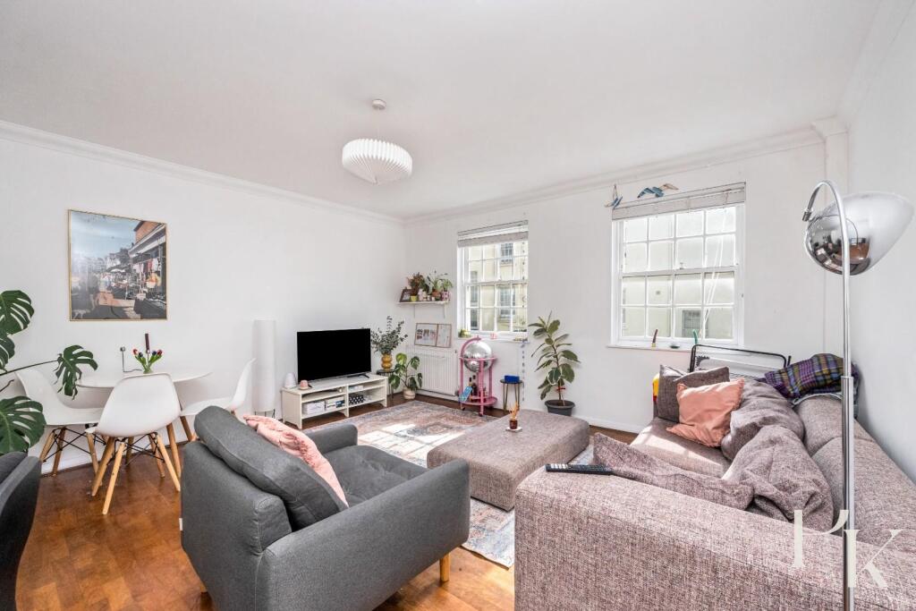 Apartment in Hove, Brunswick - View 2