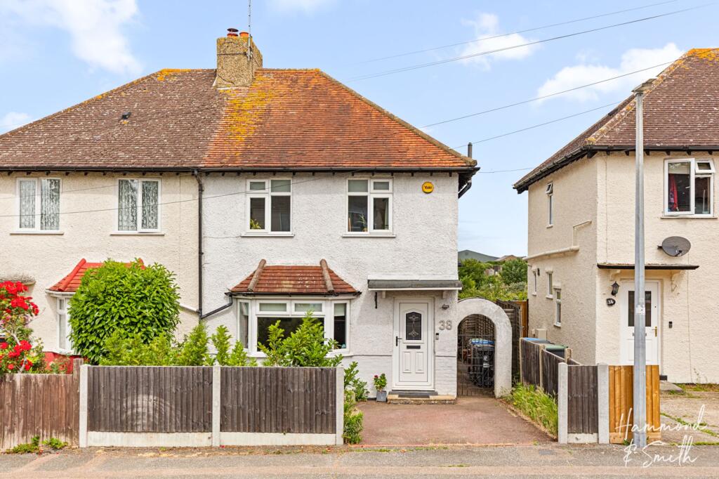Main image of property: Shaftesbury Road, Epping, CM16