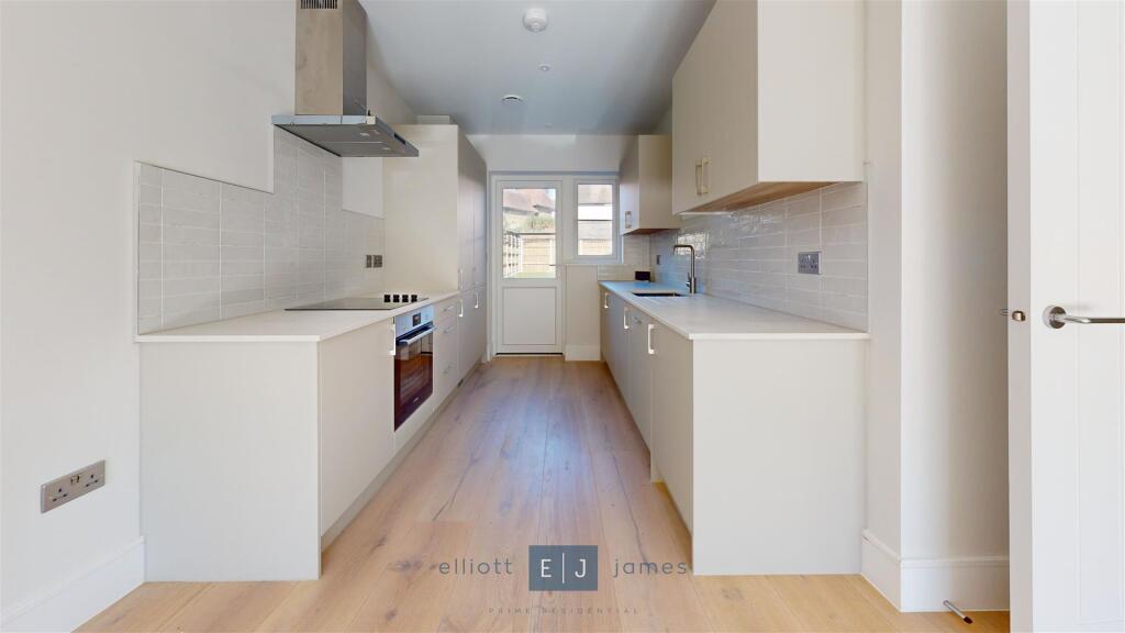 Apartment in Ilford - View 3