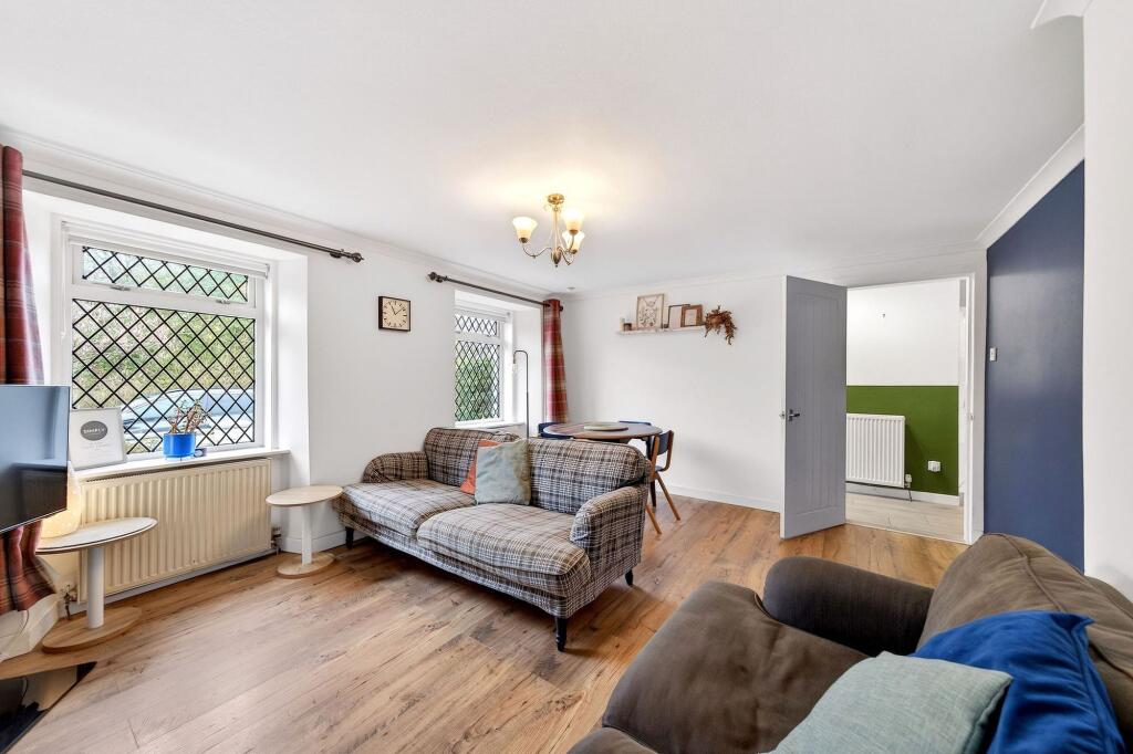 House in Kirkintilloch, Rosebank - More