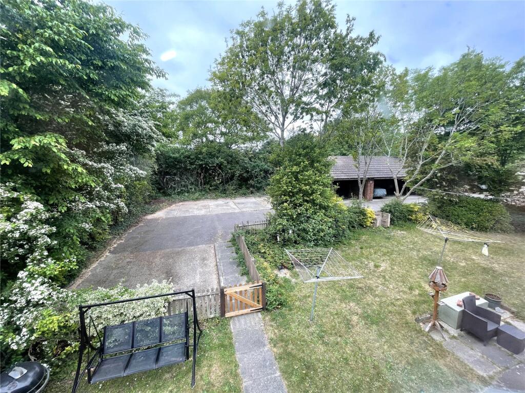 St. Margarets Avenue, Stanford-le-Hope, Essex, SS17 photo 2
