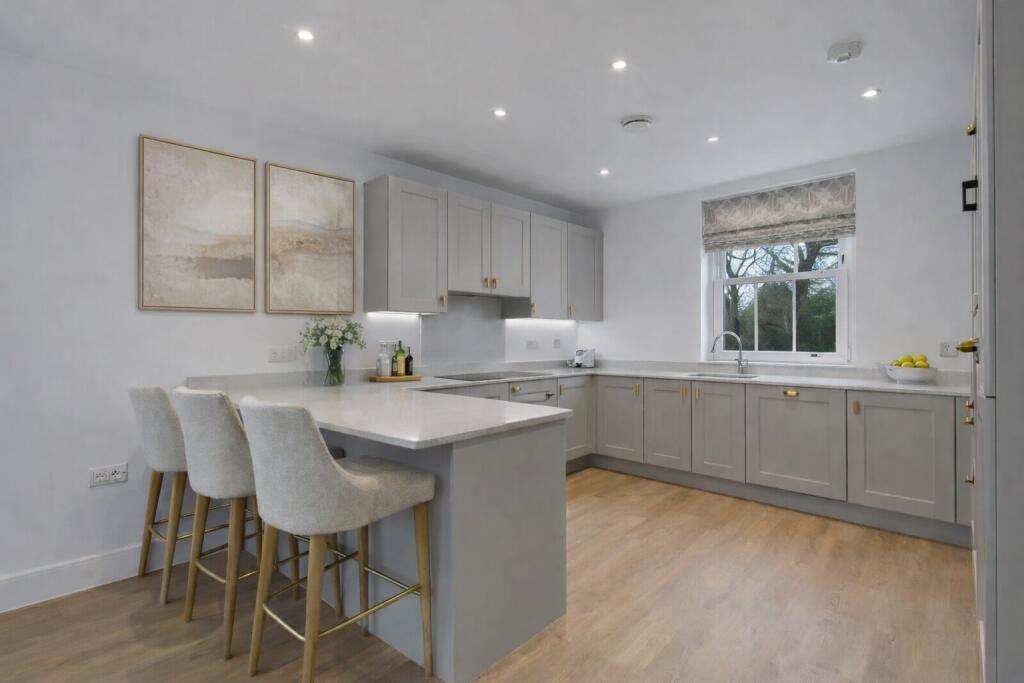 Main image of property: Hoe Lane, North Baddesley, Southampton