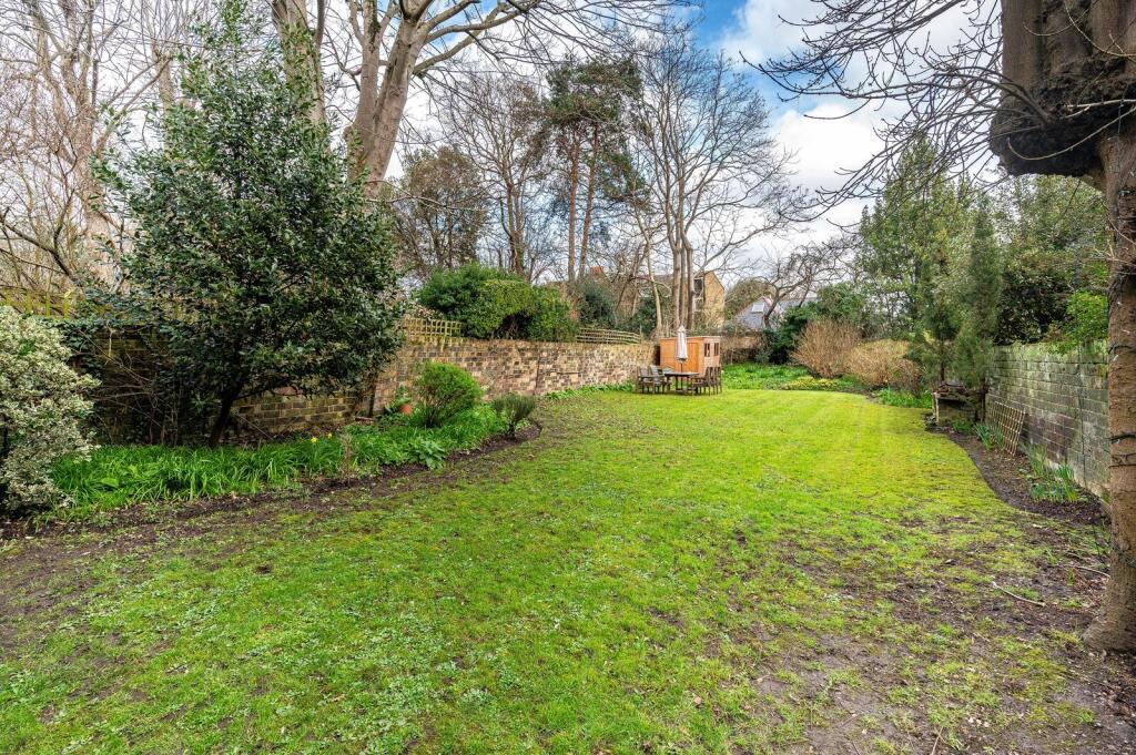 Kidbrooke Park Road, Blackheath, London, SE3 - Mehr