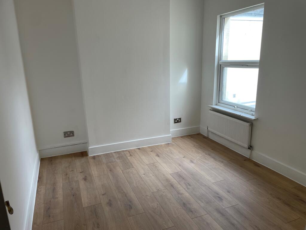 Apartment in Southend-on-Sea - View 4