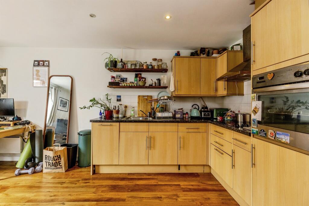 Apartment in Bristol - View 3