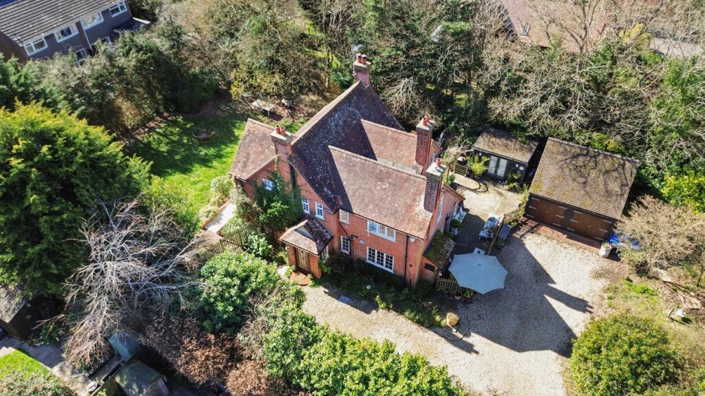 Chandlers Lane, Yateley, Hampshire, GU46 photo 4
