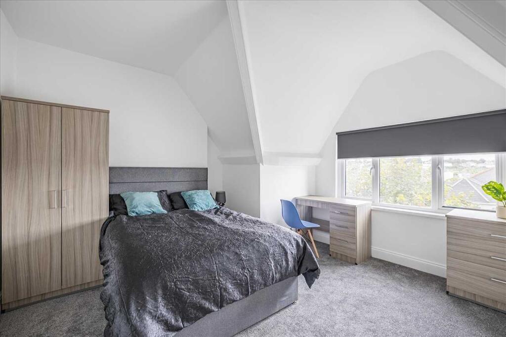 Queens Road, Lipson - More