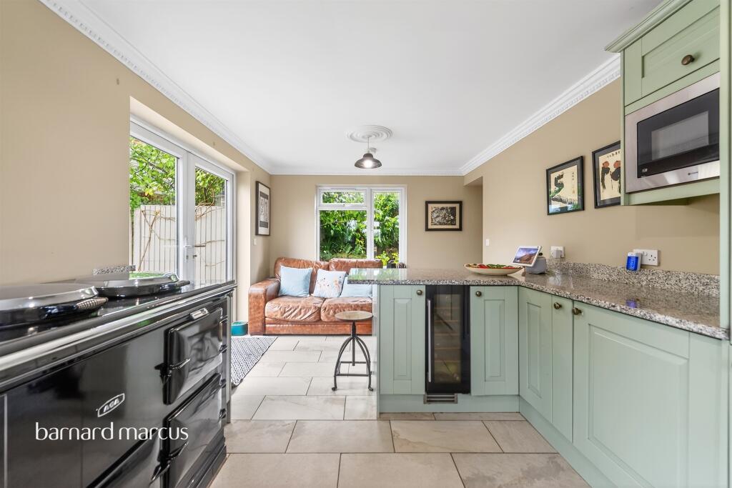 House in Tandridge, Bletchingley - More