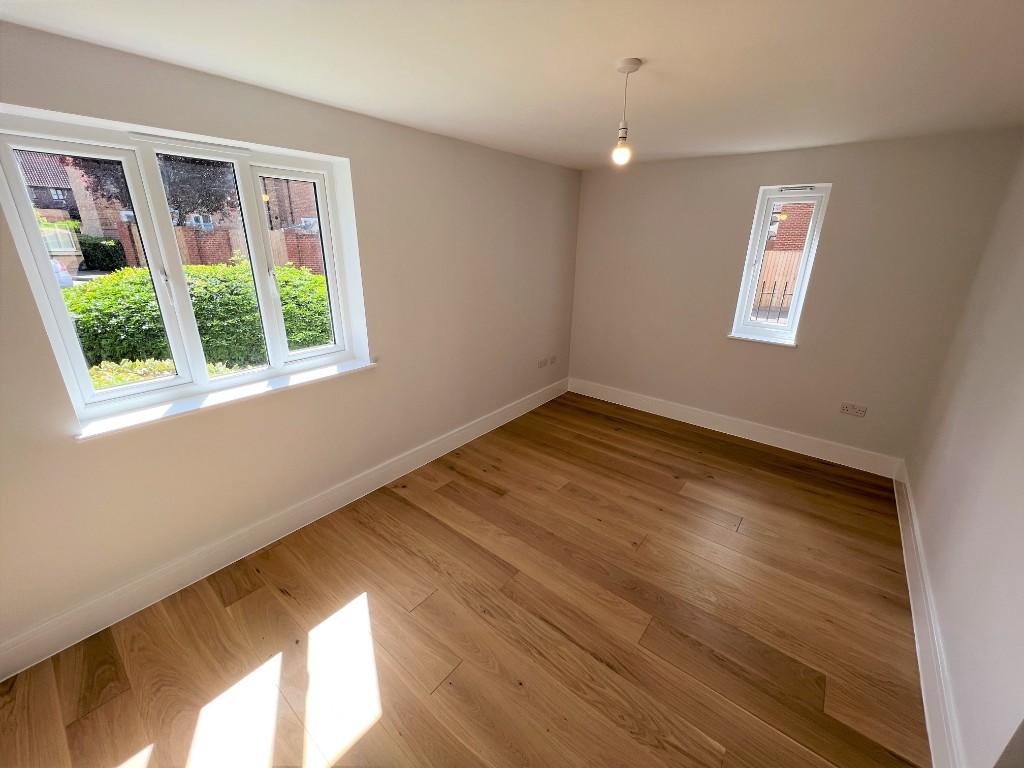 Aynsley Gardens, Harlow, Essex, CM17 photo 3