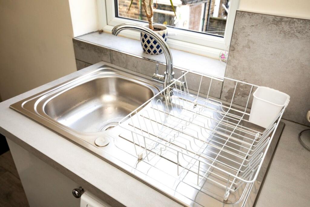 House in Calderdale, Thornhills - View 6