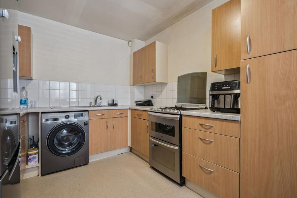 House in Slough - View 2
