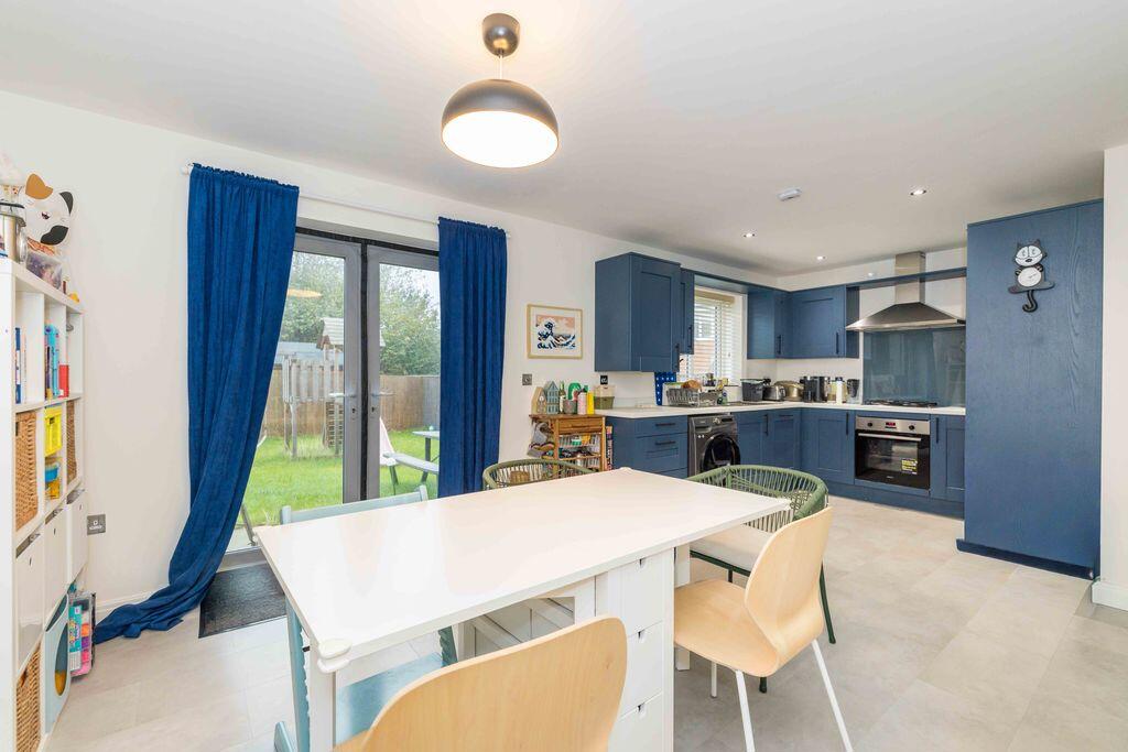Almond Green Avenue, Standish, WN6 0ZG photo 2