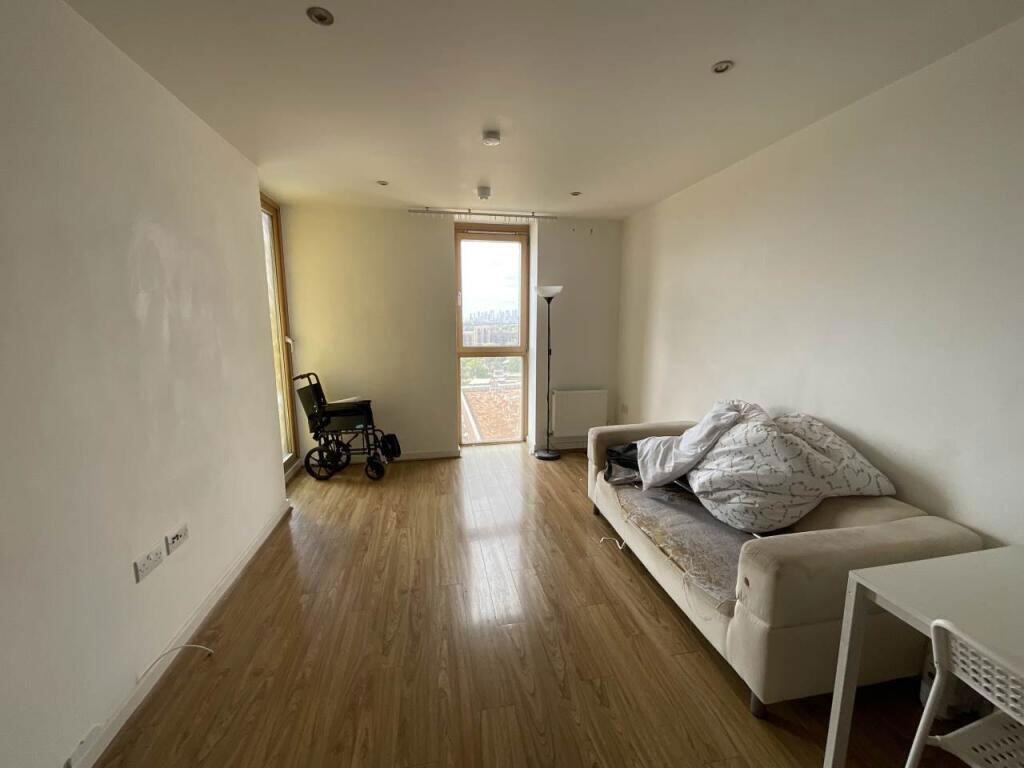 Apartment in London, Roding Riverside, Thames View - View 2