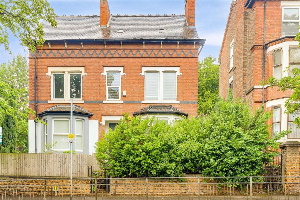 4-bed house on Woodborough Road, Nottingham, NG3, £200,000