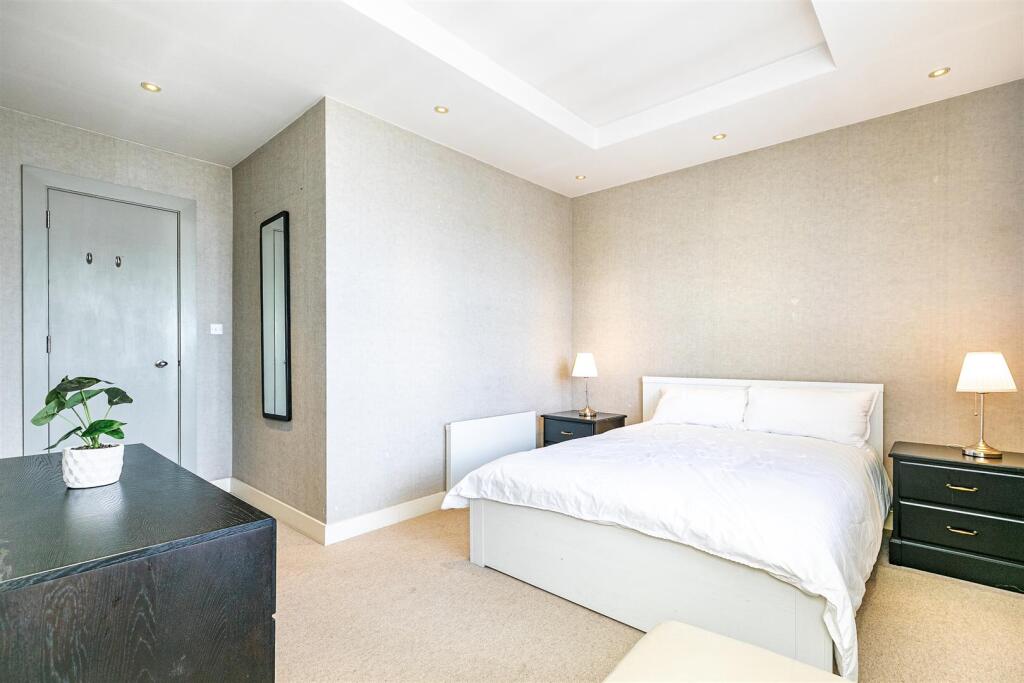 Apartment in London, Royal Borough of Kensington and Chelsea - More