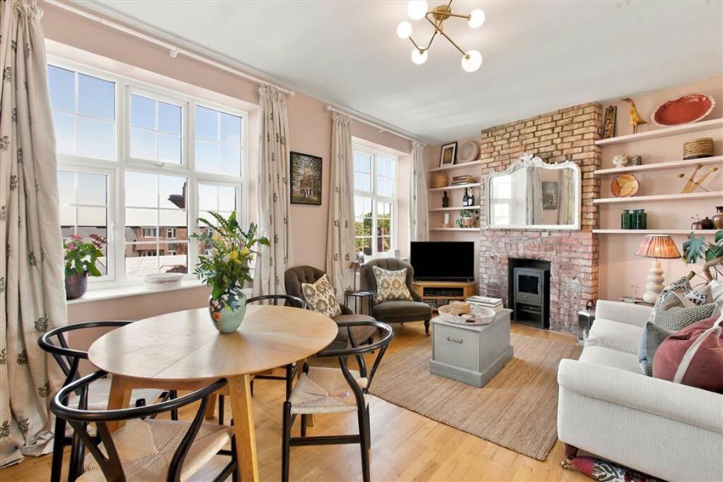 Apartment in London - View 3