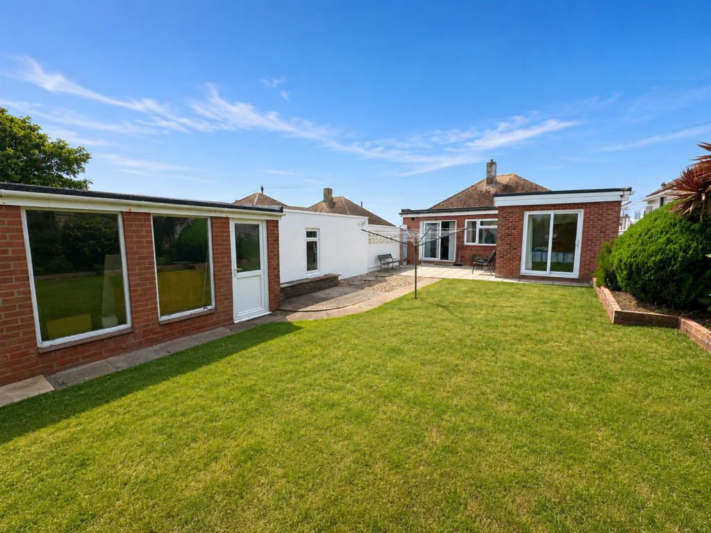 3-bed detached on Hoddern Avenue, Peacehaven, £355,000