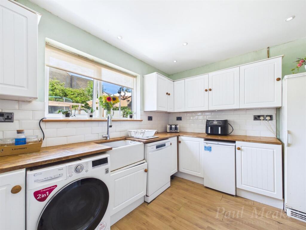 House in Croydon - View 4