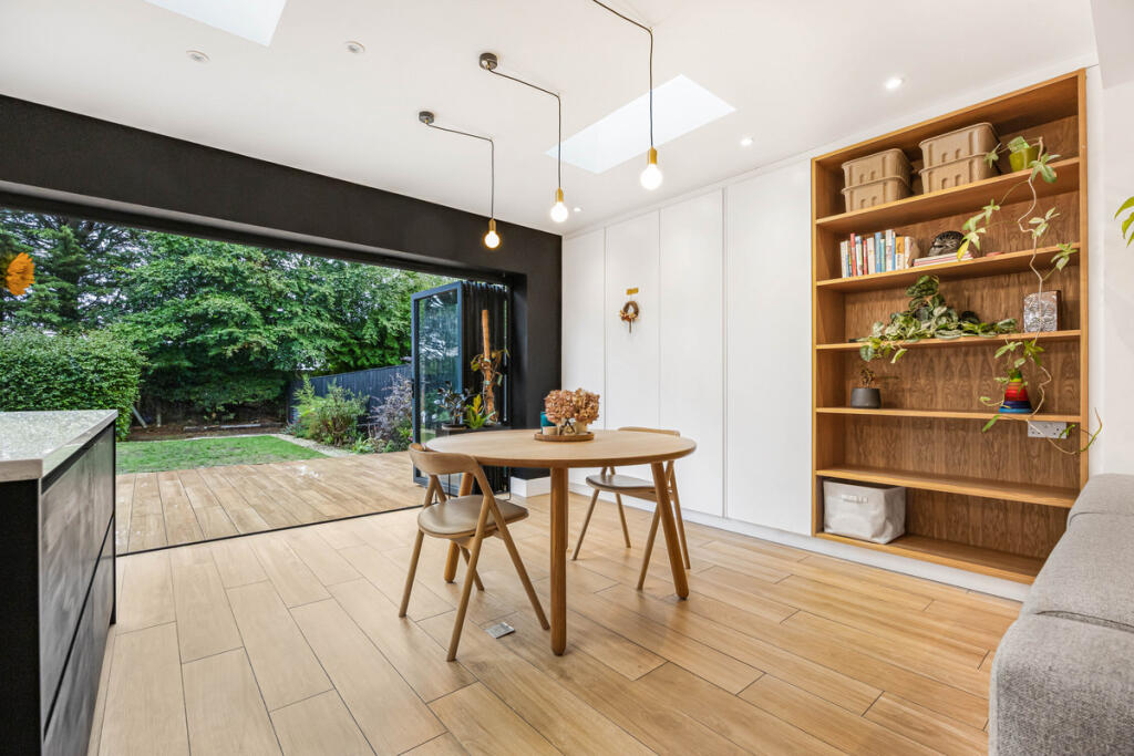 House in Flackwell Heath, Chepping Wycombe - View 5