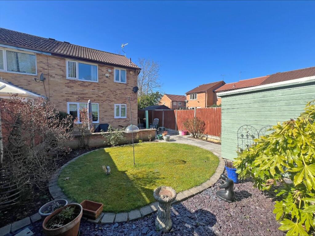 3-bed semi-detached on Ellwood Close, Leicester, £280,000