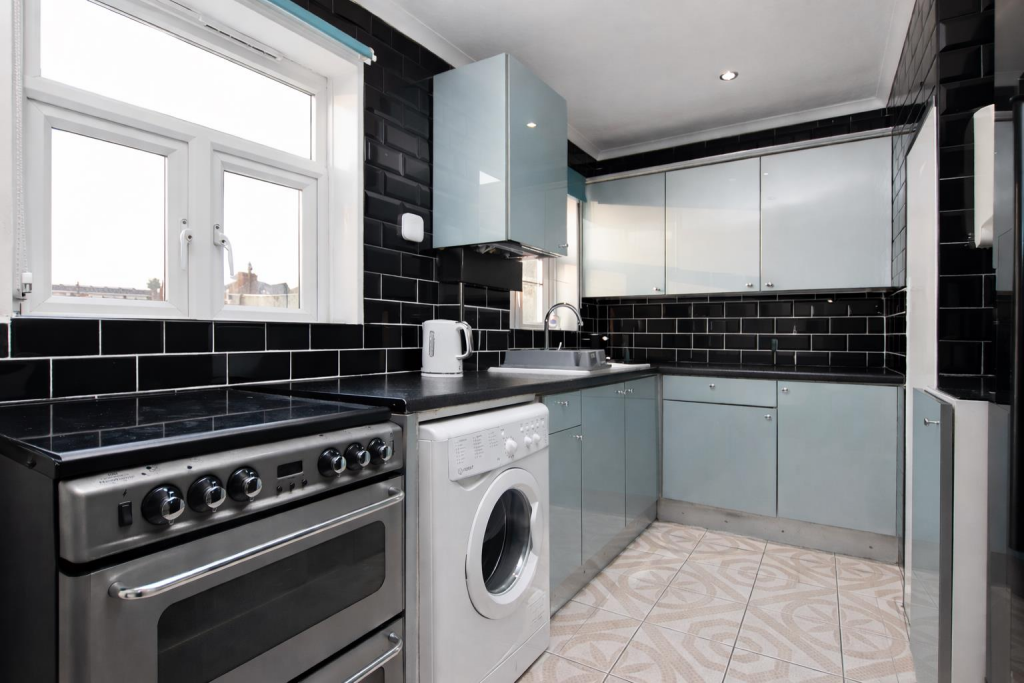 Shenley Road, Borehamwood - View 3