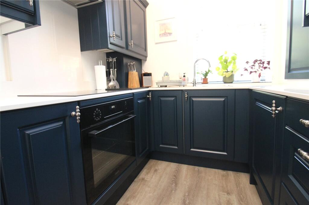 Apartment in Winchester, Wickham - View 5