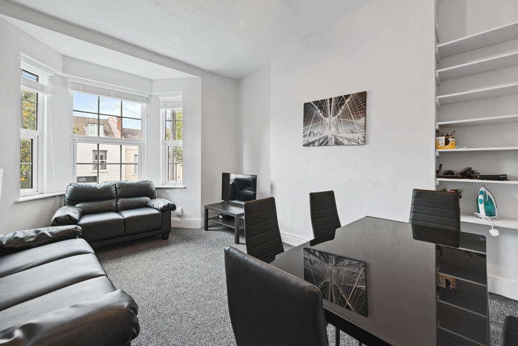 House in Warwick, Royal Leamington Spa - View 3