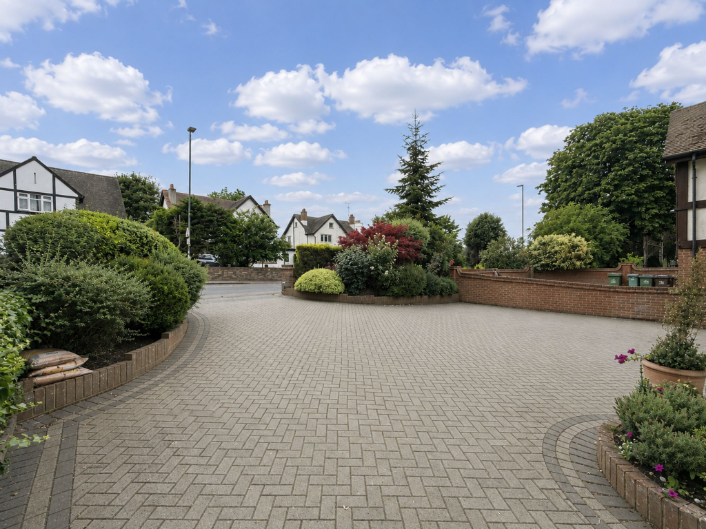 Woodcote Road, Wallington, SM6 photo 4