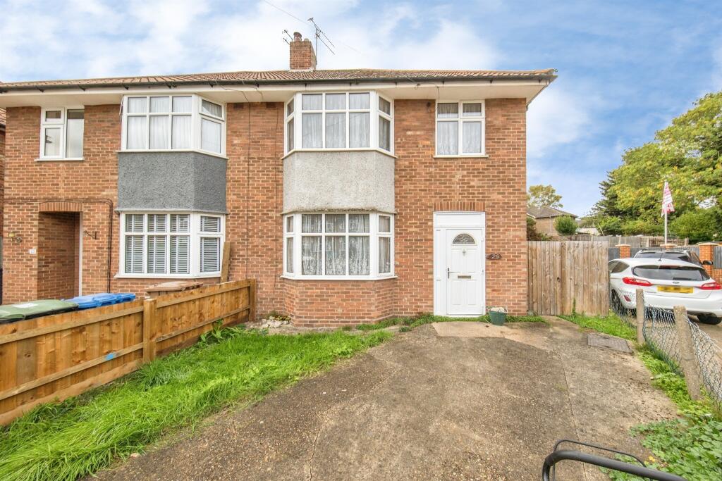 3-bed semi-detached on Broadmere Road, Ipswich, £200,000