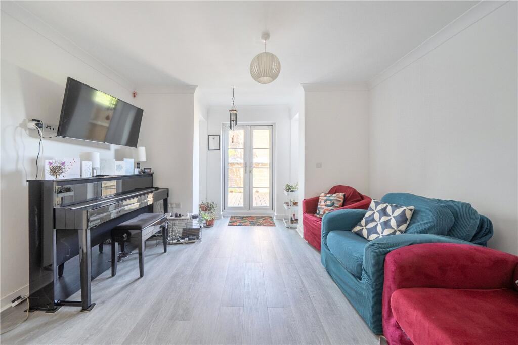 House in Woking, Maybury, Sheerwater - View 2