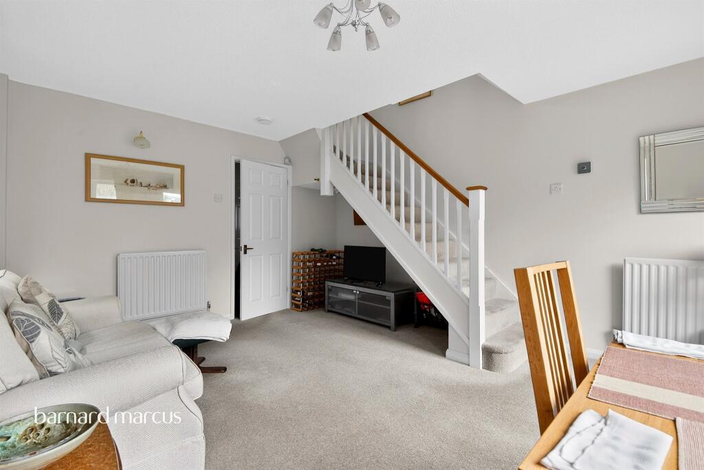 Chelmsford Close, Sutton photo 3