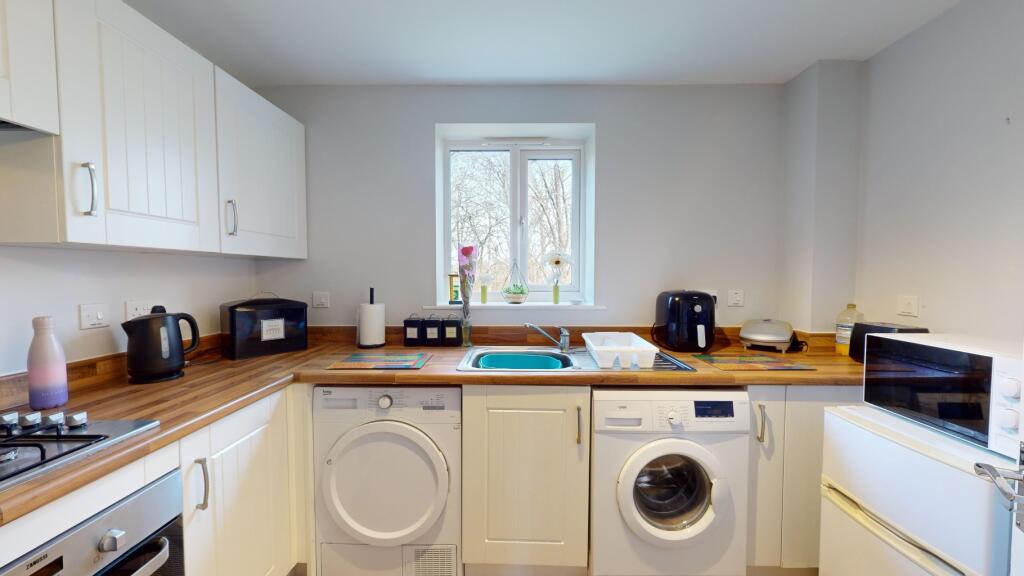 Apartment in Newport - More