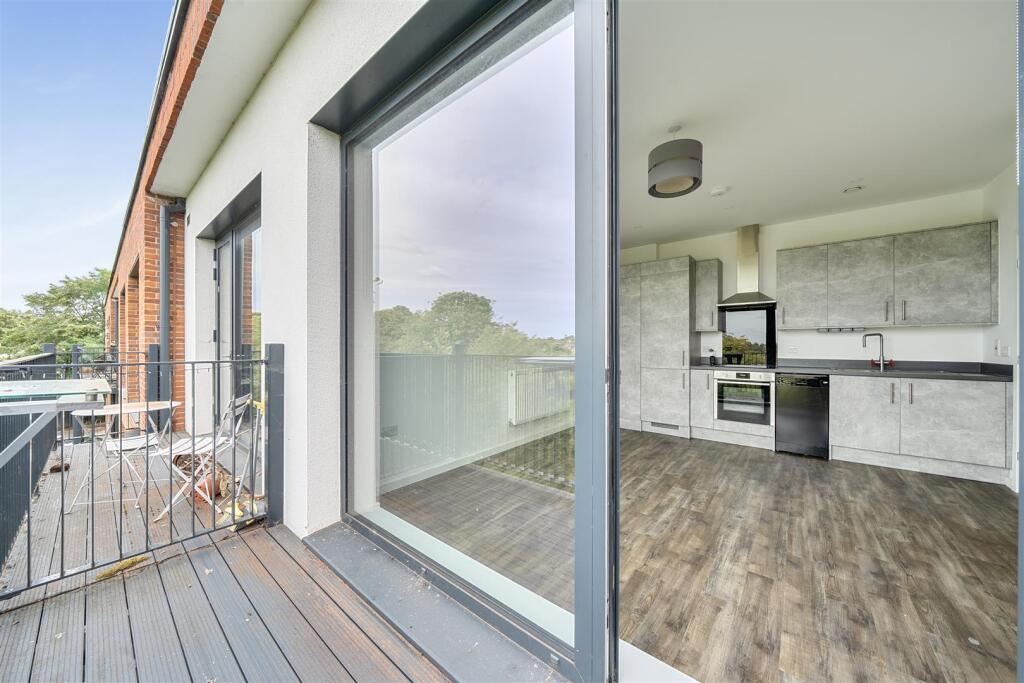 Apartment in Reading - View 3