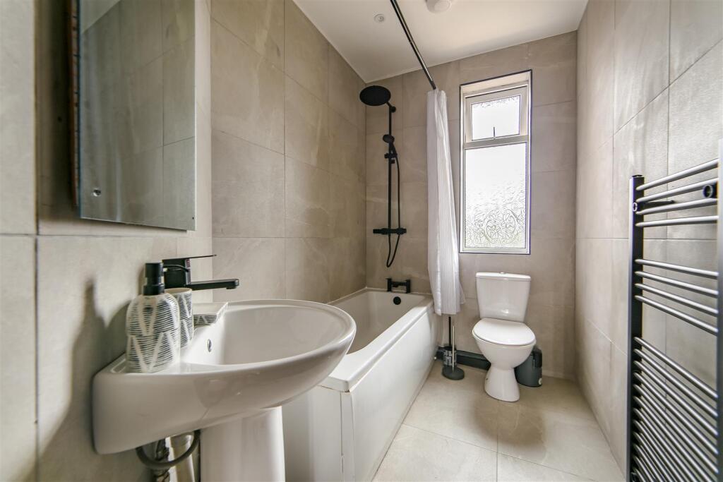 Apartment in Newcastle upon Tyne - View 5
