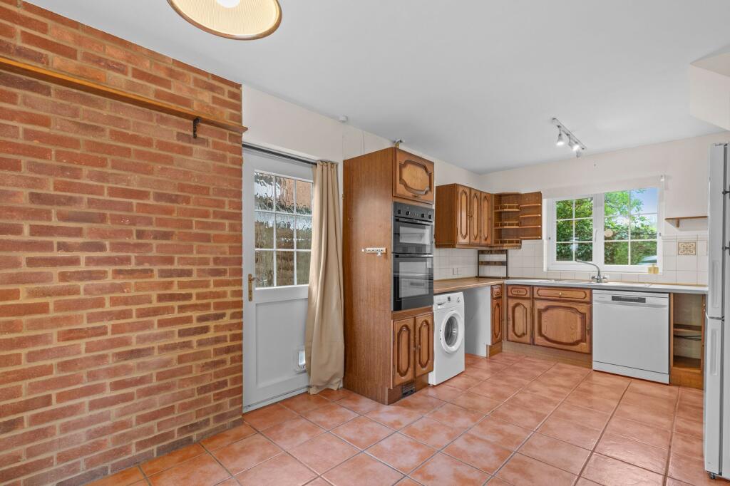 House in Flackwell Heath, Chepping Wycombe - View 3