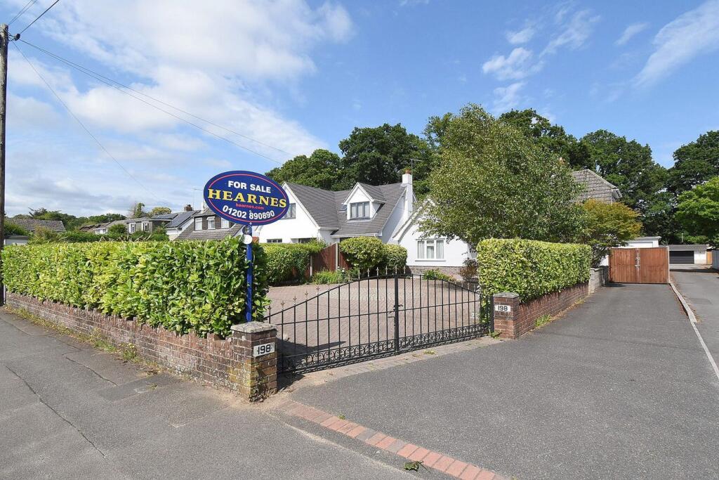 House in Ferndown, Ferndown Town Centre - View 3