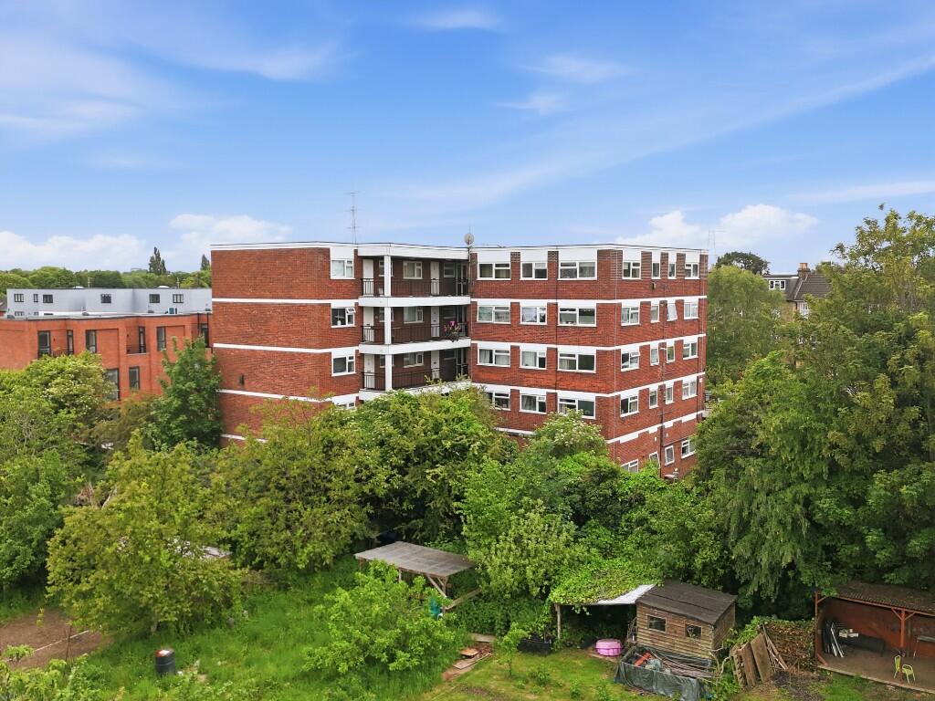 Lynwood Close, Woodford Green, Essex, E18 photo 4