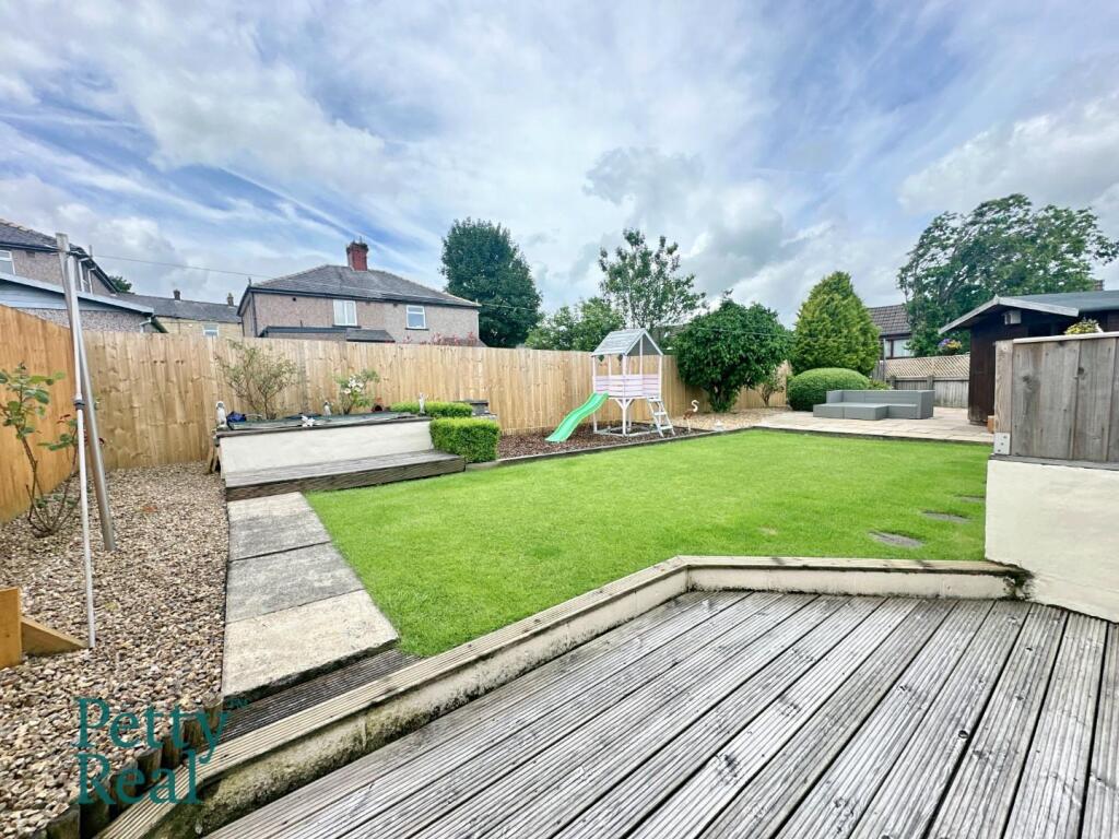 Waidshouse Close, Nelson - More