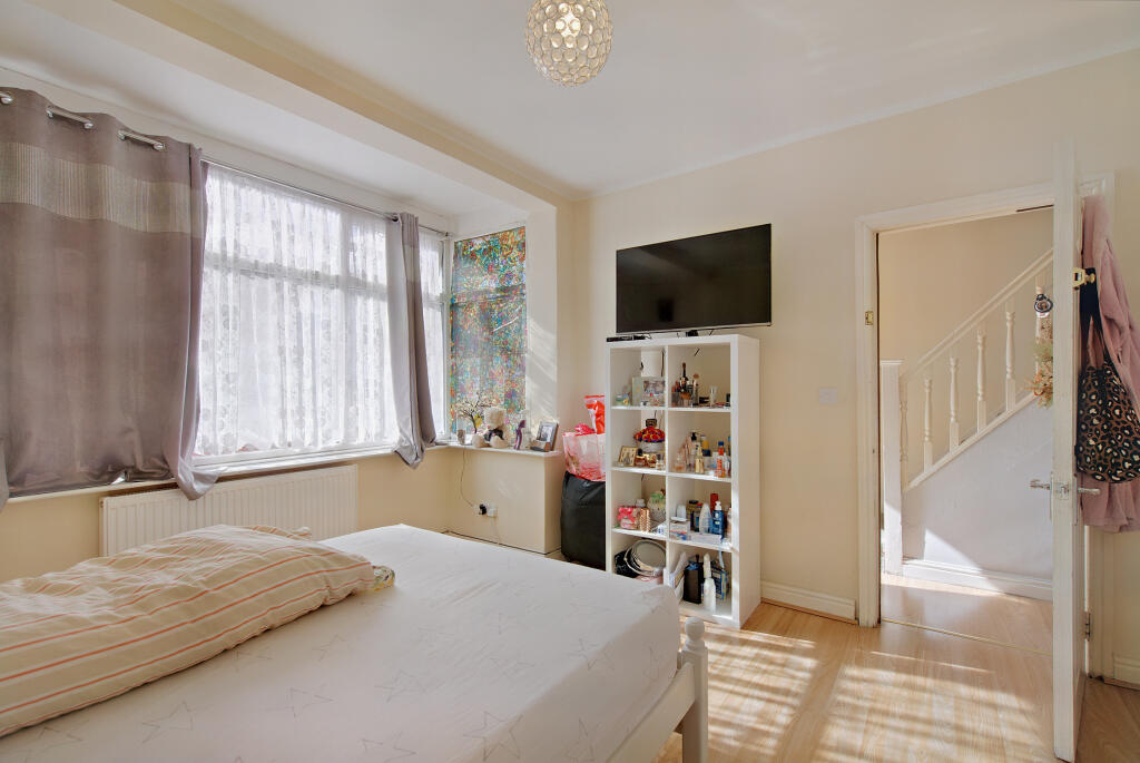 Overton Road, London, E10 photo 4