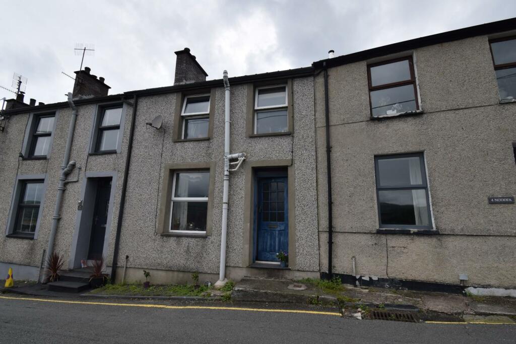 2-bed terraced on Penrhyndeudraeth, £120,000