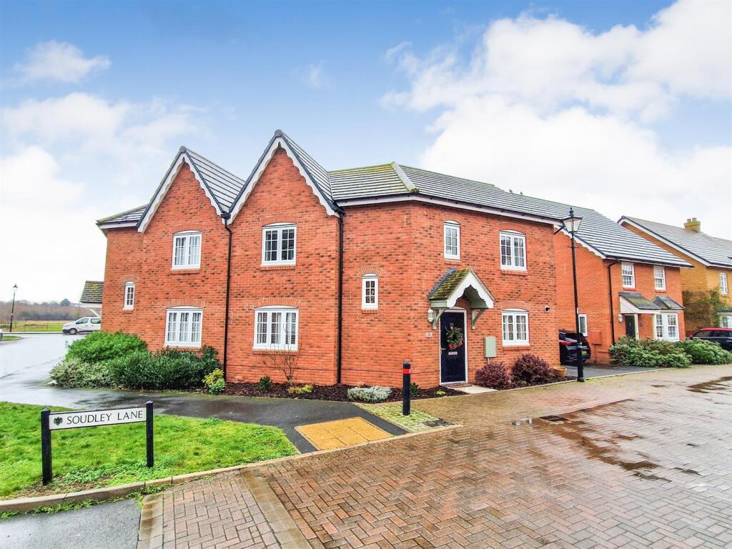 3-bed semi-detached on Soudley Lane, Great Denham, Bedford, £375,000