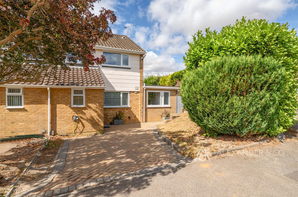 Main image of property: Buttermere Avenue, Dunstable, Bedfordshire
