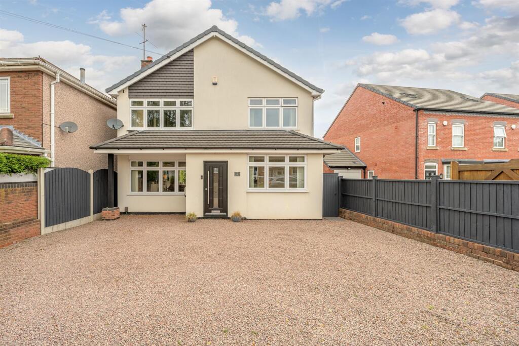 3-bed detached on Hopyard Lane, Lower Gornal, DY3 2XG, £375,000