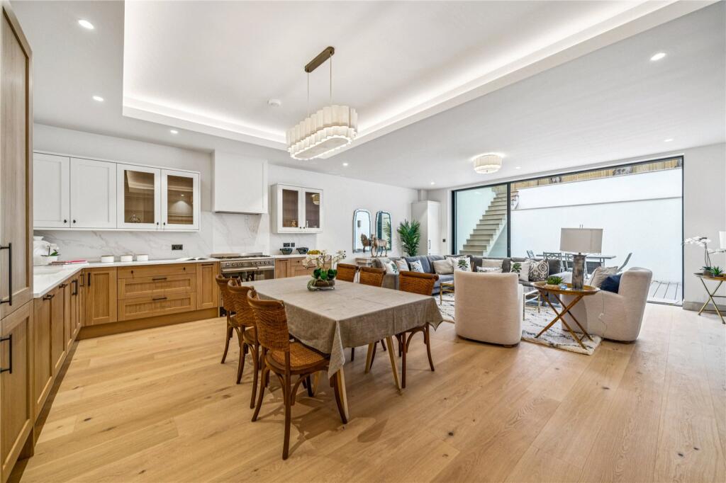 3-bed flat on Balham Park Road, SW12, £1,350,000